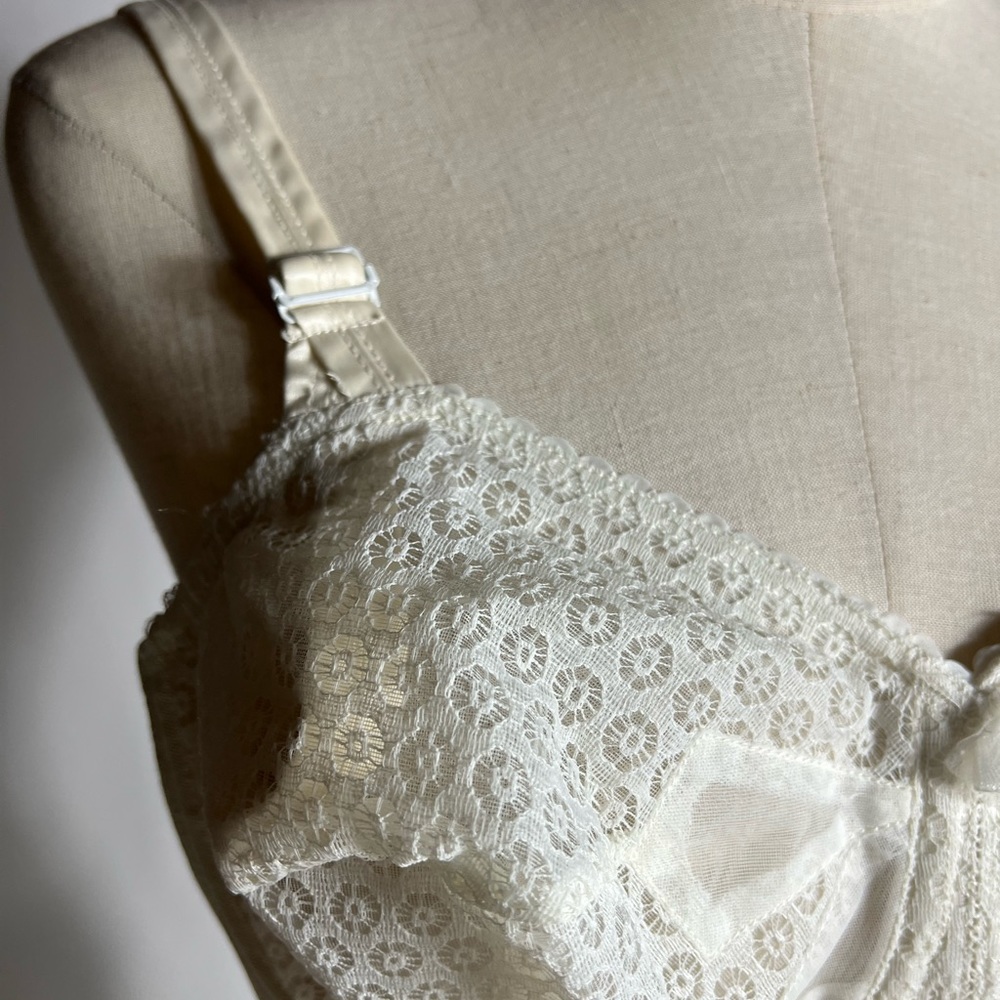 VINTAGE 60s/70s SnoFlake by Bali Girdle Bra with Garters Ivory Womens 37C - Picture 3 of 10